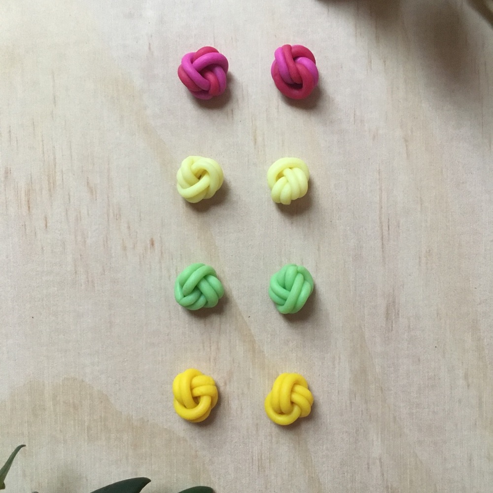 Handmade knot earrings set
